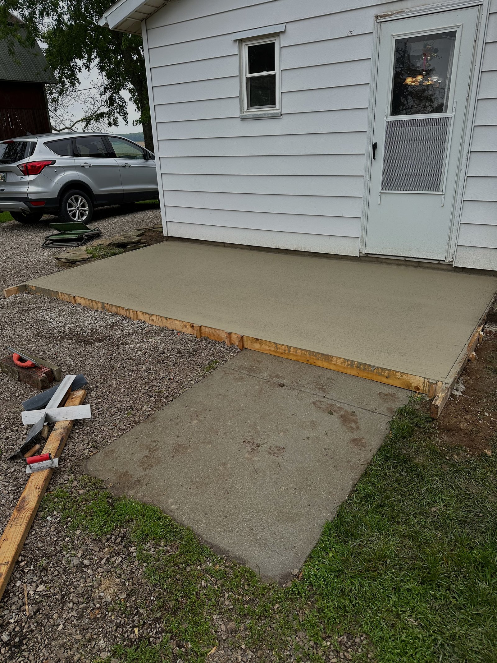 Fresh exterior concrete slab by Duncan Concrete LLC