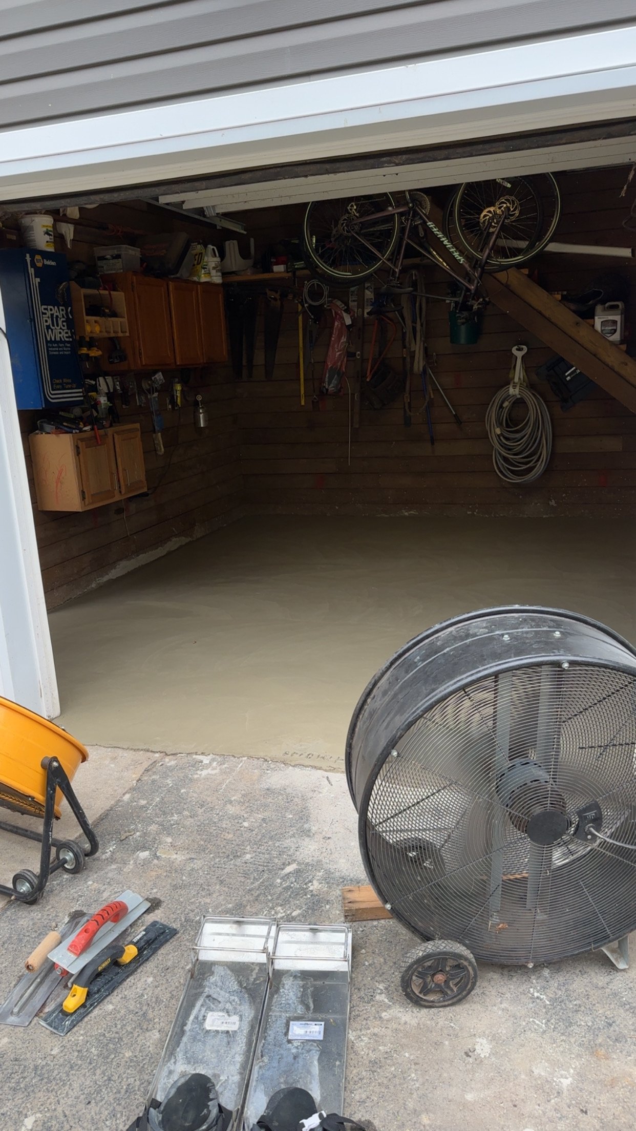 Fresh concrete garage floor poured by Duncan Concrete LLC